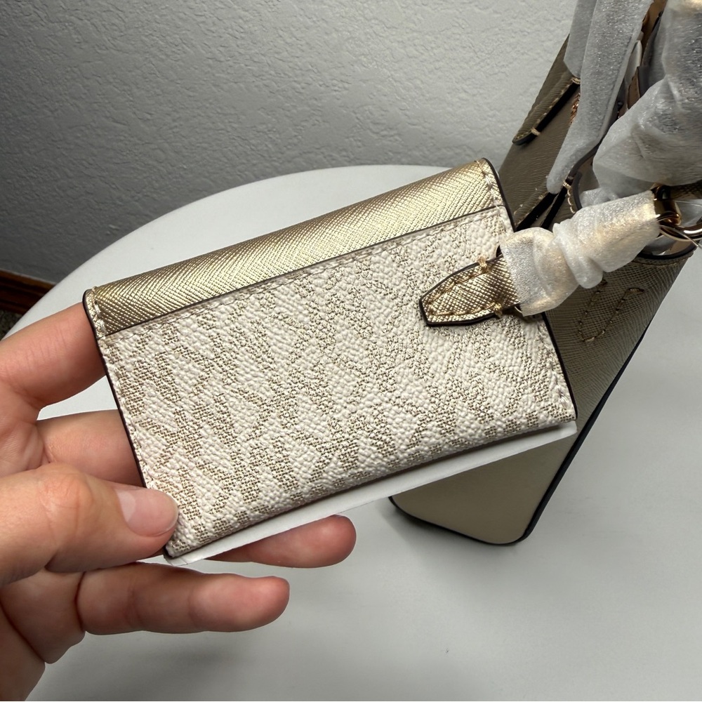 Michael Kors Vincent Pale Gold Embossed Logo Crossbody Bag Cardholder NWT - Picture 10 of 12
